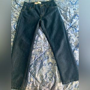 Levi’s slim blue jeans to look stylish.